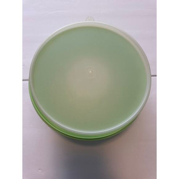 Vintage Tupperware Green Jell-O Gelatin Mold with Lid & Insert - Picture 2 of 4